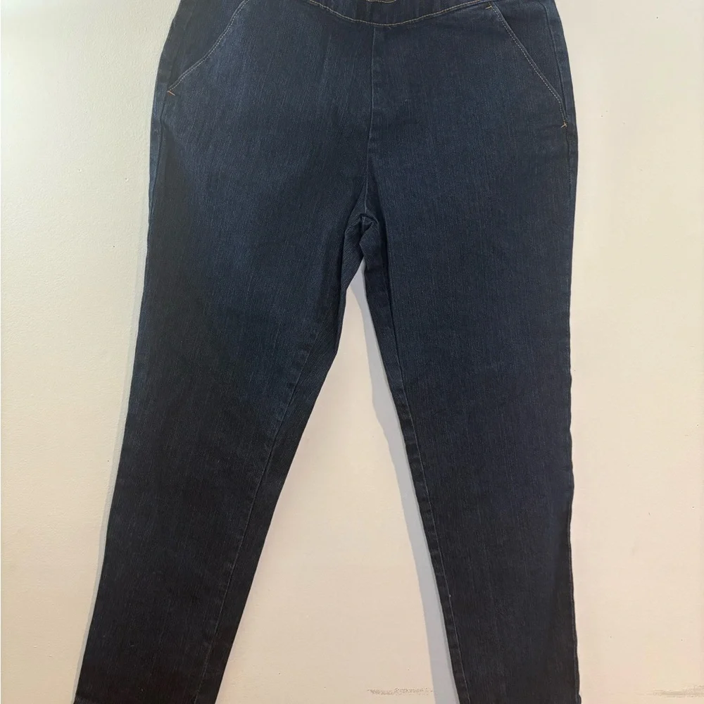 Laura Scott - Picture 13 of 14